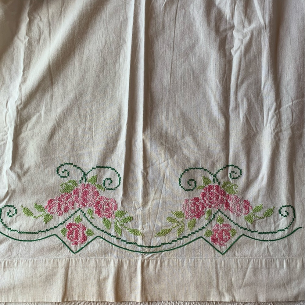 VTG - cross stitch bed sheet- Twin